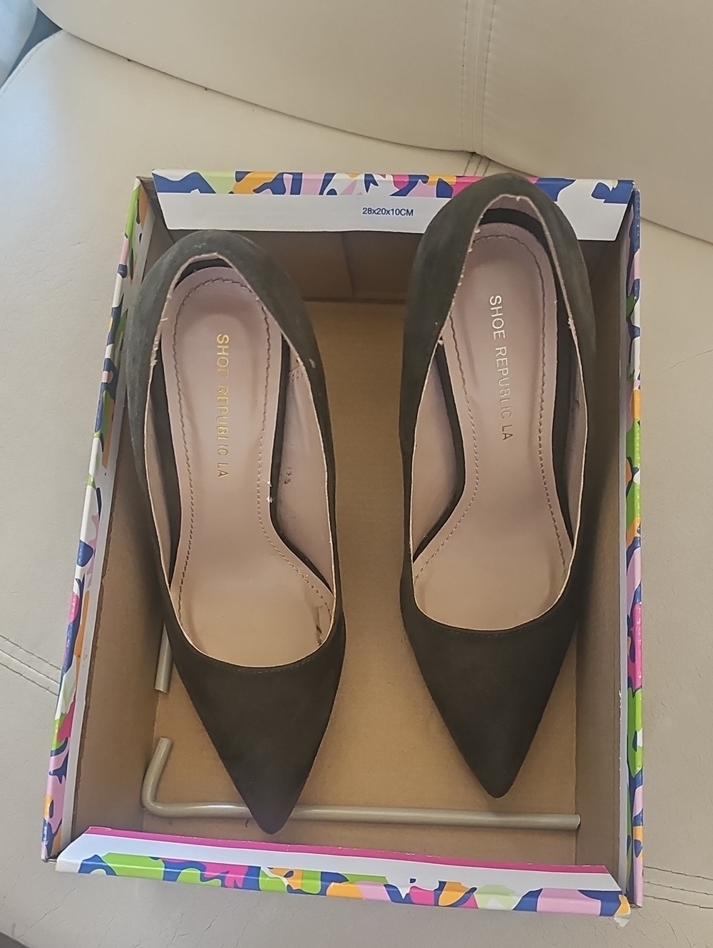 SHOE REPUBLIC LA, "Trina" Model Olive Green Pointed Toe Heels